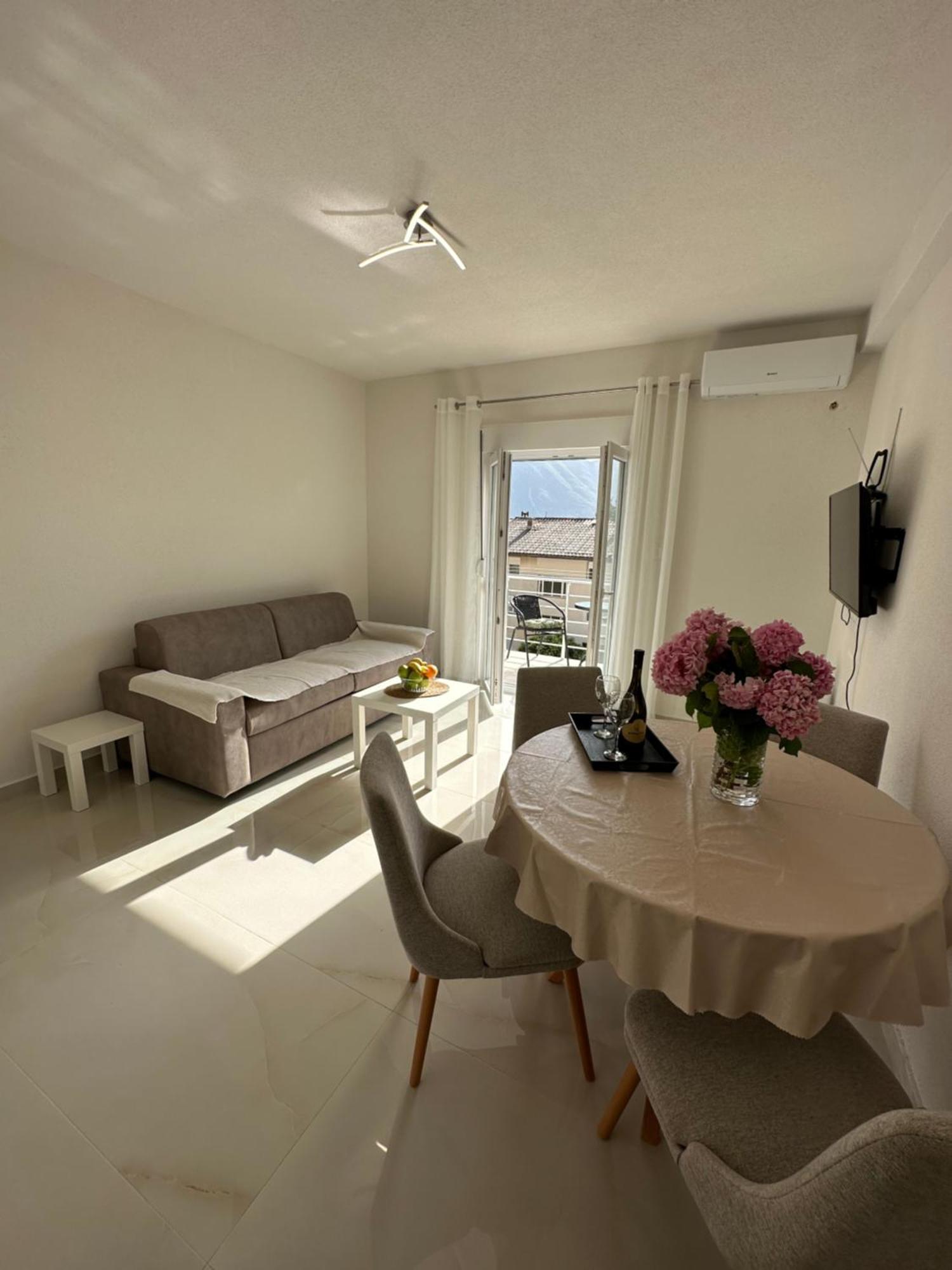 Sunny Apartment Котор Екстер'єр фото