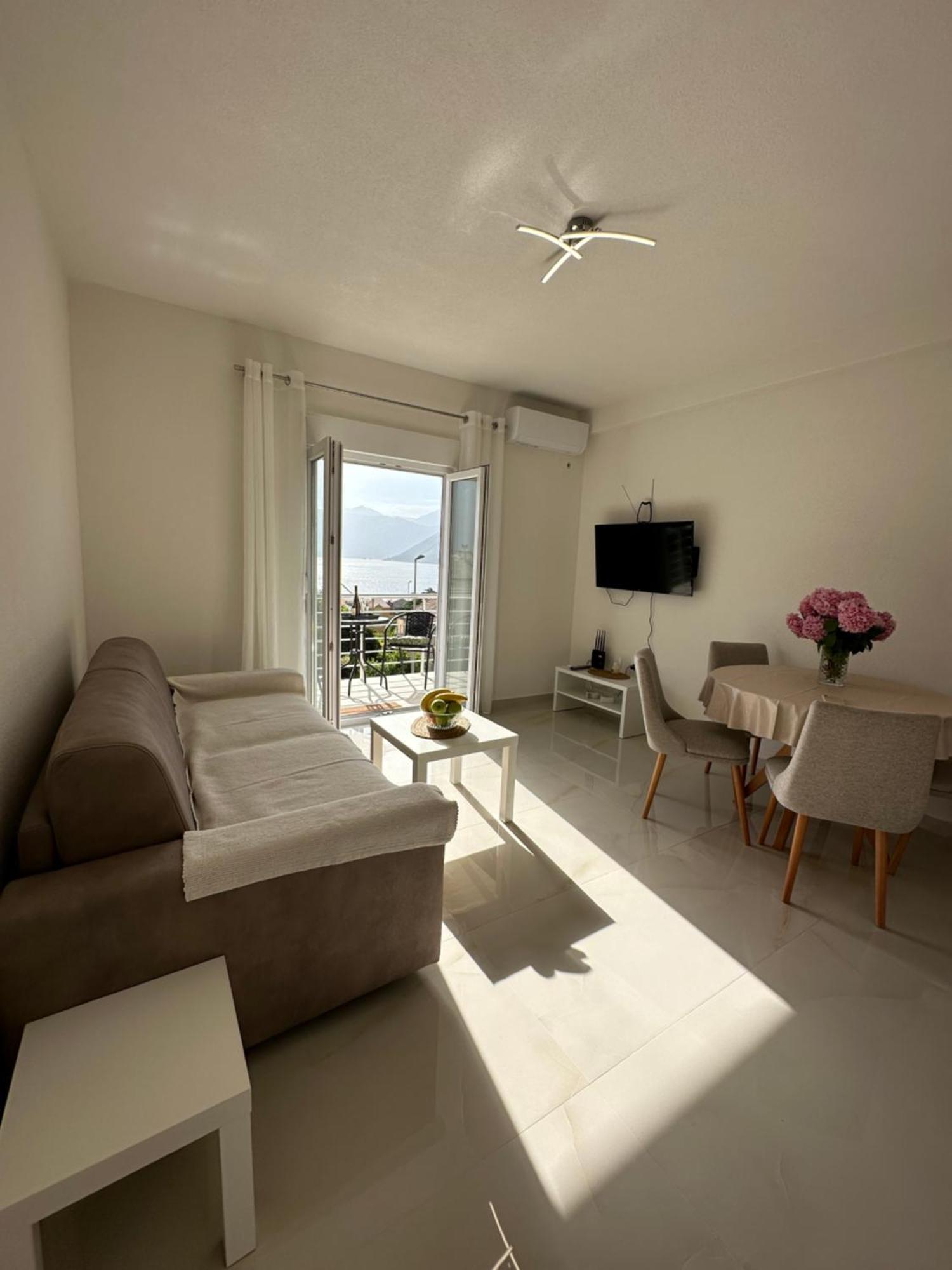 Sunny Apartment Котор Екстер'єр фото