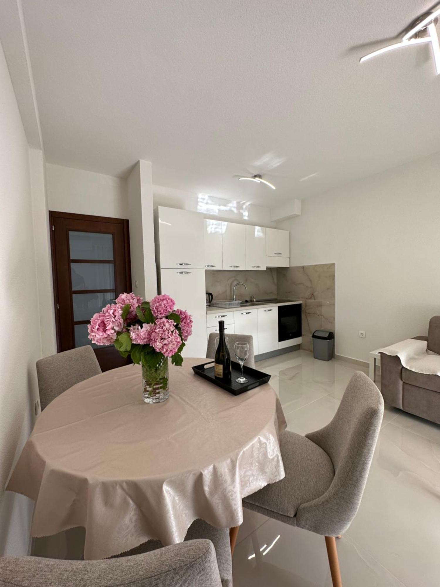 Sunny Apartment Котор Екстер'єр фото