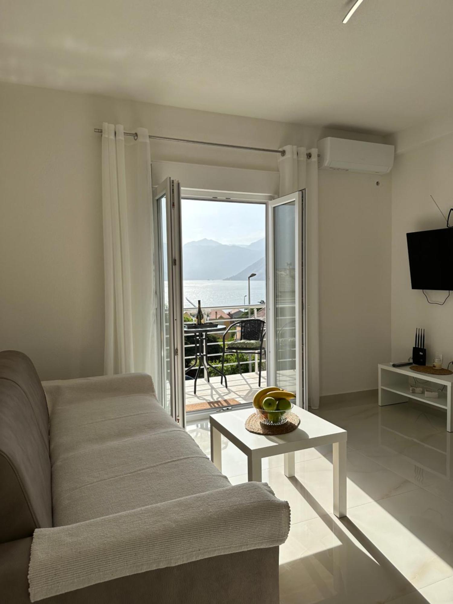 Sunny Apartment Котор Екстер'єр фото