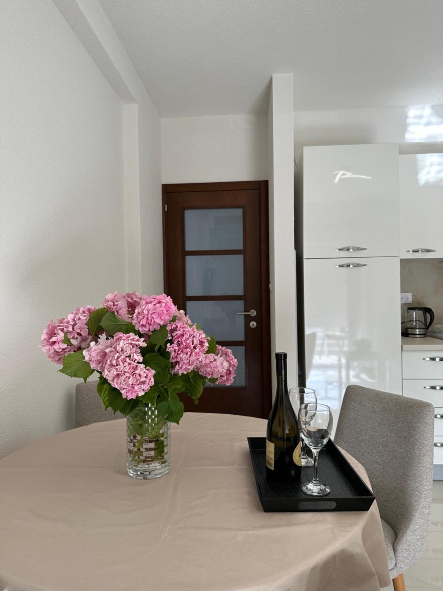 Sunny Apartment Котор Екстер'єр фото